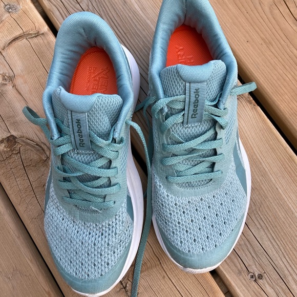 Women’s Reebok size 6 - Picture 2 of 4